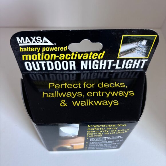 Maxsa Innovations Motion Activated Outdoor Night Light Battery Operated 40341 - Picture 3 of 6